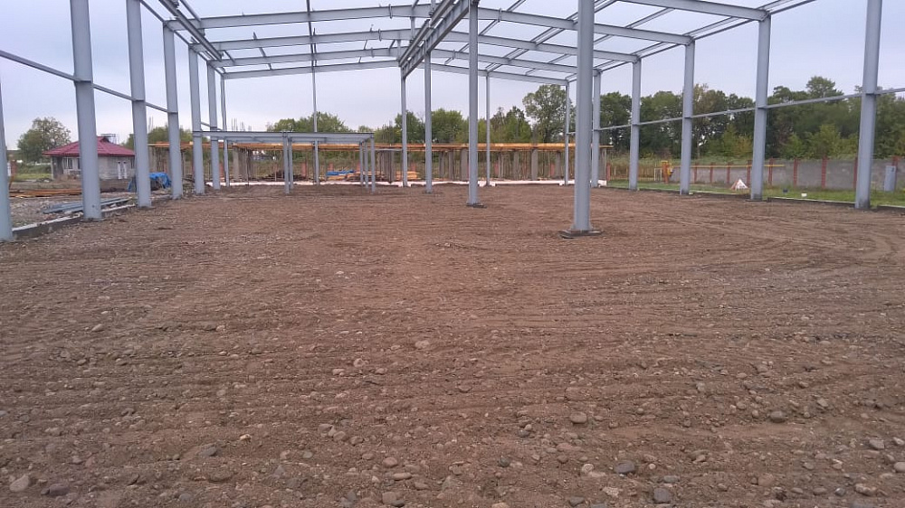 Цех производственного назначения со встроенными помещениями и подвесным краном грузоподъемностью 5 т