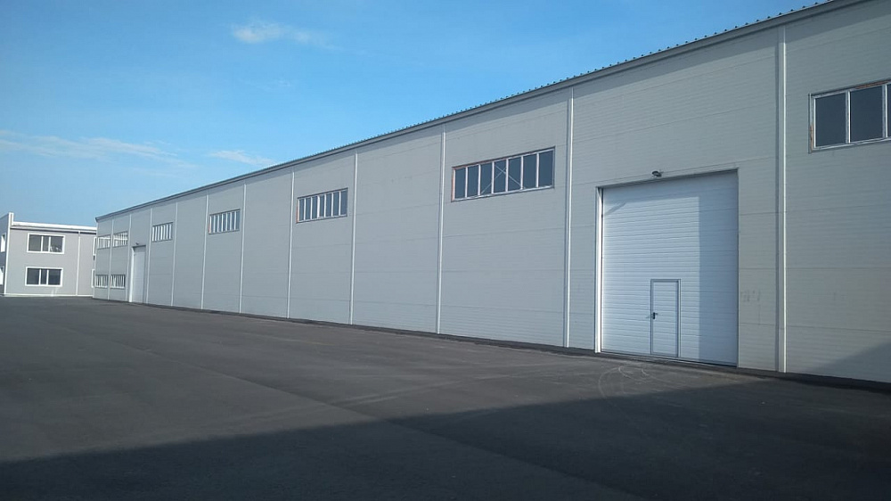 Цех производственного назначения со встроенными помещениями и подвесным краном грузоподъемностью 5 т