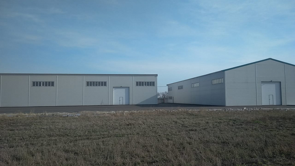 Цех производственного назначения со встроенными помещениями и подвесным краном грузоподъемностью 5 т