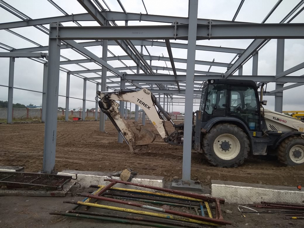 Цех производственного назначения со встроенными помещениями и подвесным краном грузоподъемностью 5 т