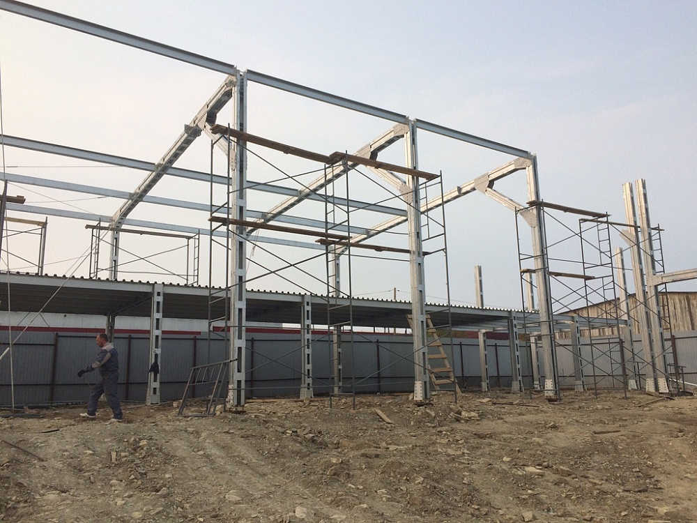 Склад с офисными помещениями и гаражом в г. Мирный