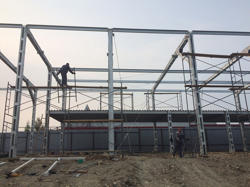 Склад с офисными помещениями и гаражом в г. Мирный